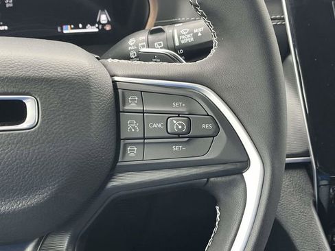 New 2025 Jeep Grand Cherokee Laredo w/ Luxury Tech Group I AWD/4WD image 23