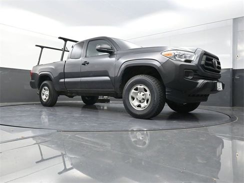 Used 2022 Toyota Tacoma SR image 17