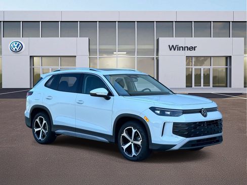 New 2026 Volkswagen Tiguan SE FWD image 8