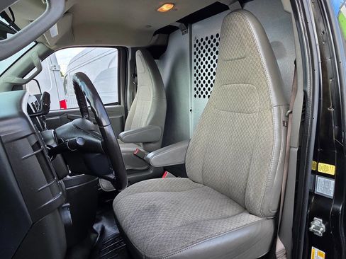 Used 2023 GMC Savana 3500 Extended w/ Driver Convenience Package image 11