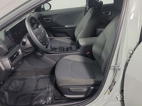 Used 2025 Kia K4 FWD image 19