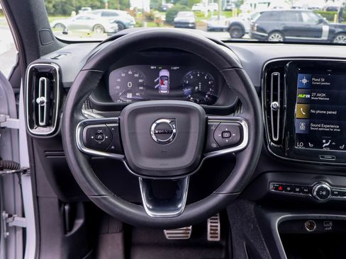 Used 2022 Volvo XC40 T5 R-Design w/ Advanced Package AWD/4WD image 11