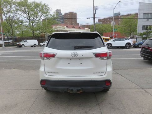 Used 2015 Toyota Highlander Limited w/ Driver Technology Package AWD/4WD image 8