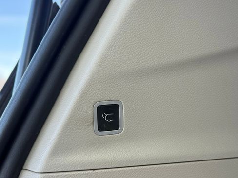 Used 2017 Chrysler Pacifica Touring-L Plus w/ Tire & Wheel Group image 47