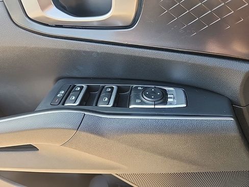 Used 2023 Kia Sorento LX FWD image 24