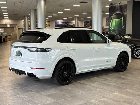 Used 2023 Porsche Cayenne Turbo AWD/4WD image 7