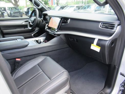 New 2026 Jeep Grand Wagoneer Limited AWD/4WD image 11