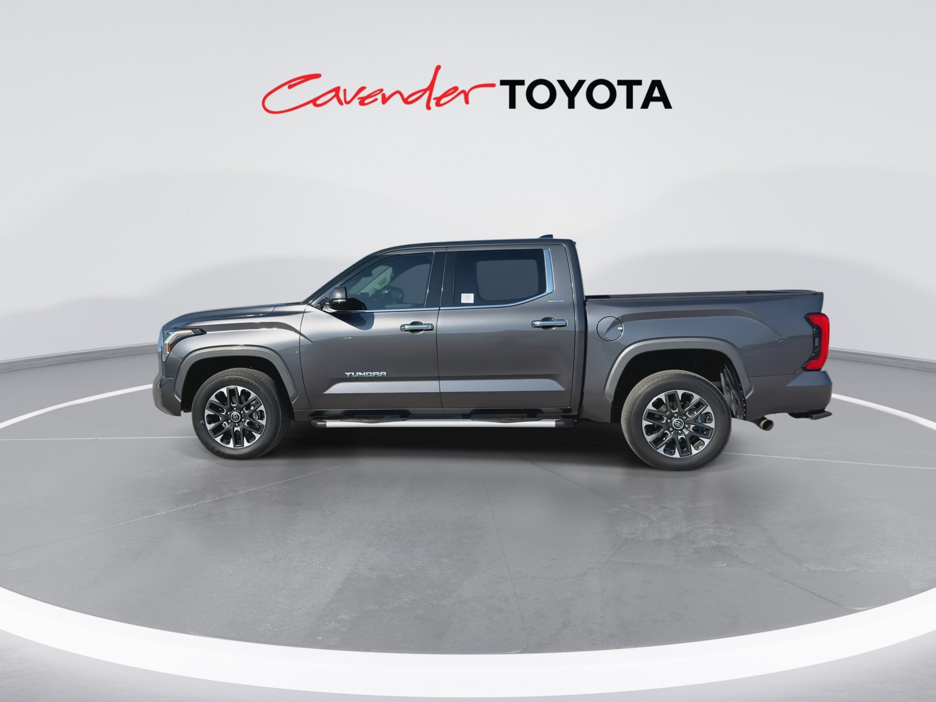 Used 2023 Toyota Tundra Limited w/ Power Package AWD/4WD image 5
