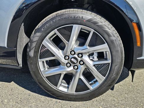 New 2026 Cadillac Optiq Luxury 1 image 17