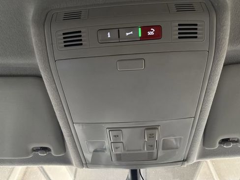 Used 2021 Volkswagen Tiguan SE image 34