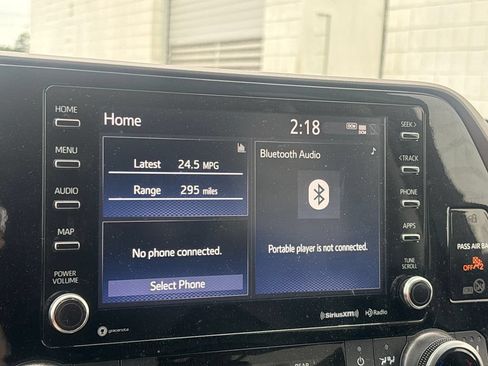 Used 2022 Toyota Highlander XLE FWD image 12