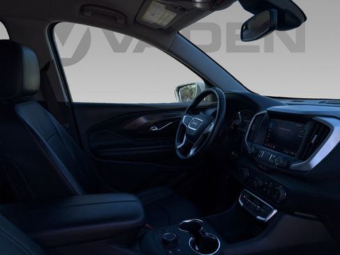 Used 2023 GMC Terrain SLT image 9