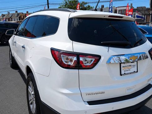 Used 2017 Chevrolet Traverse LT FWD image 4