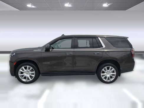 Used 2021 Chevrolet Tahoe High Country w/ Premium Package RWD image 2