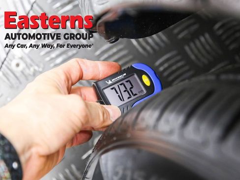 Used 2018 Lexus ES 350 w/ Luxury Package w/Wood Trim image 32