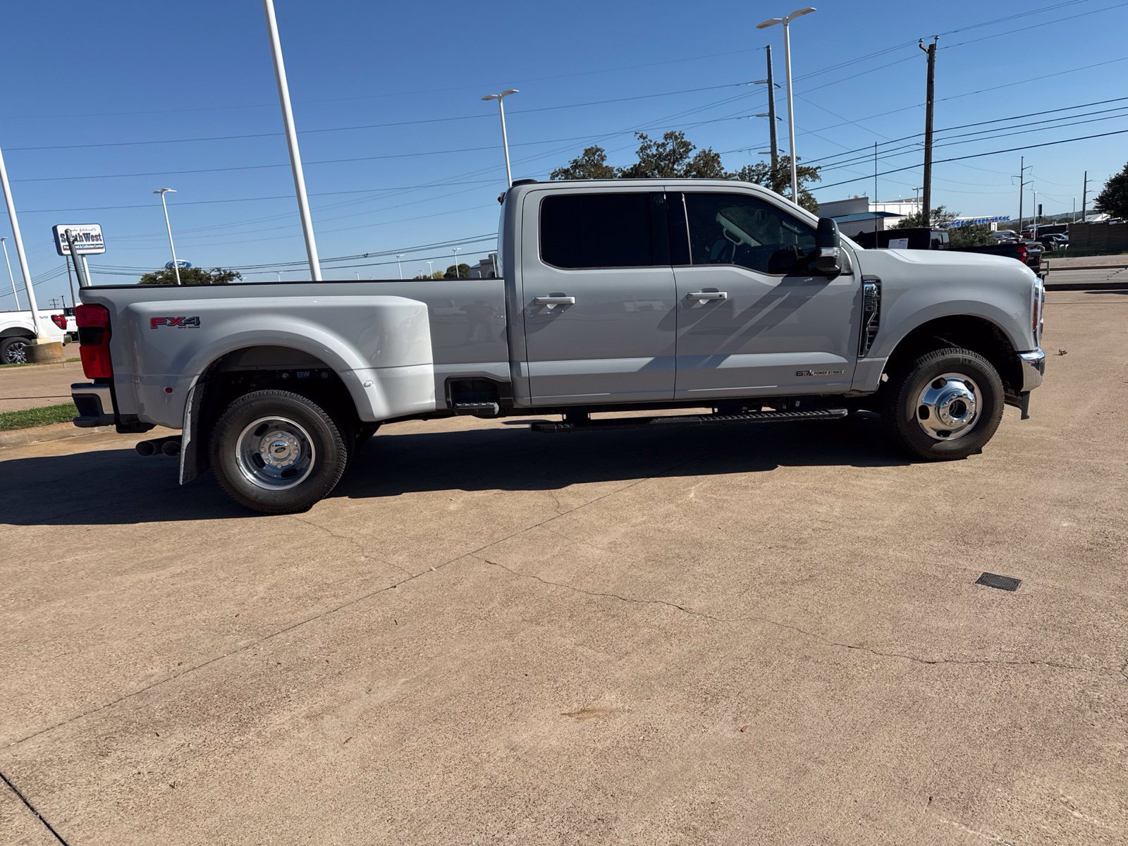 Used 2026 Ford F350 Lariat w/ Lariat Premium Package AWD/4WD image 8