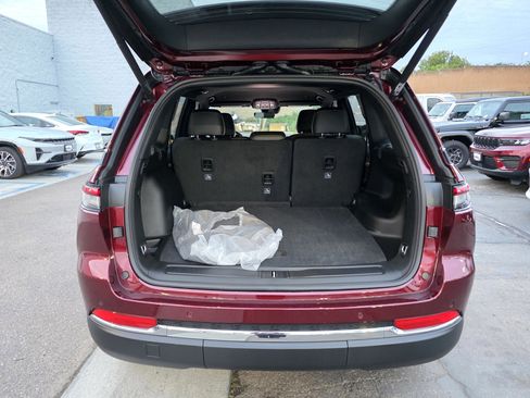 New 2025 Jeep Grand Cherokee Limited image 16