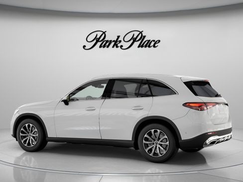 Used 2026 Mercedes-Benz GLC 300 4MATIC image 11