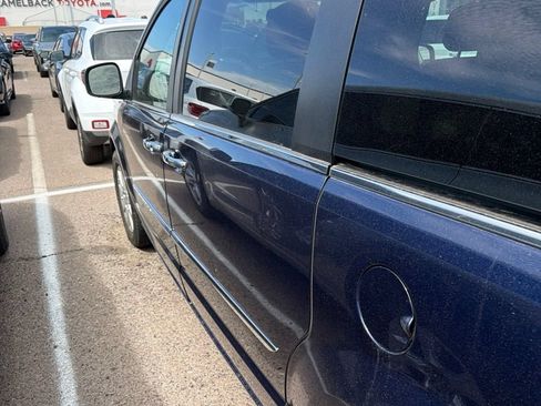 Used 2015 Chrysler Town & Country Touring w/ Driver Convenience Group FWD image 13