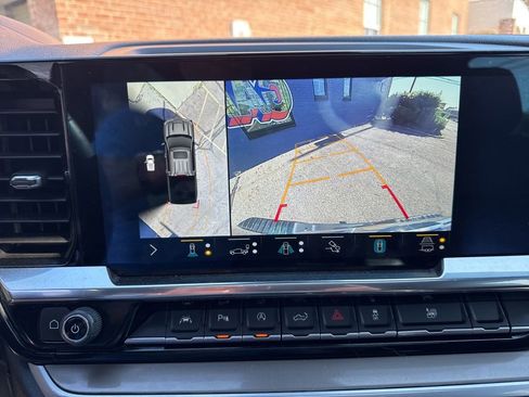 Used 2022 Chevrolet Silverado 1500 High Country w/ Technology Package AWD/4WD image 29