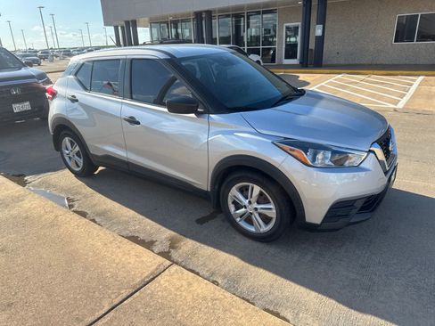 Used 2020 Nissan Kicks S FWD image 10