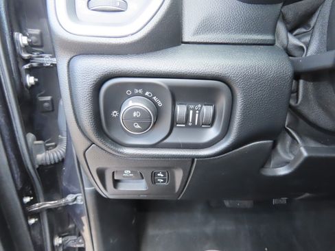 Used 2020 RAM 1500 Laramie AWD/4WD image 26