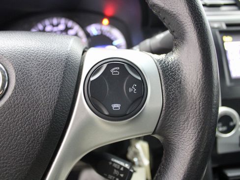 Used 2014 Toyota Camry SE image 32