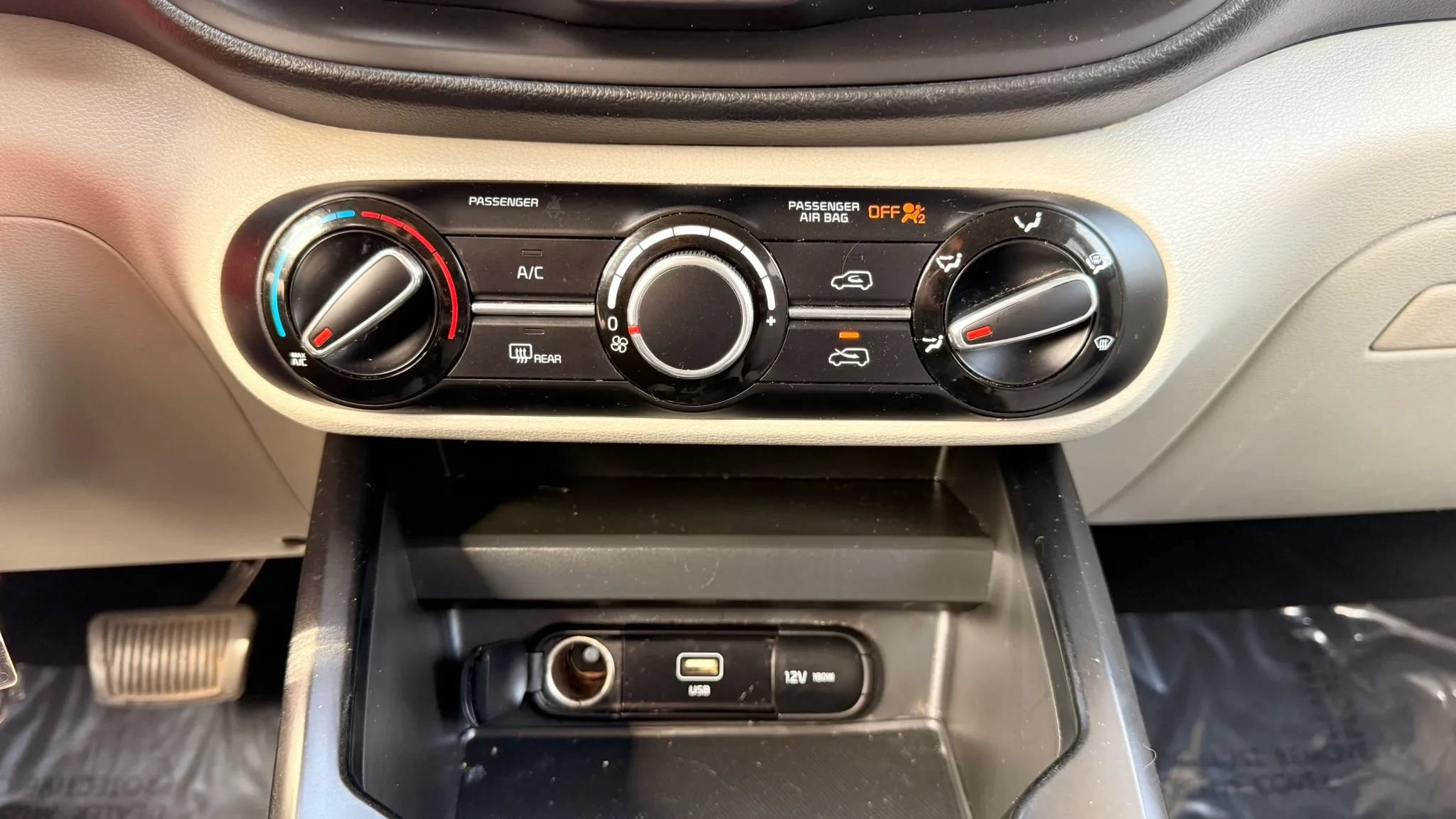 Used 2025 Kia Soul LX FWD image 23