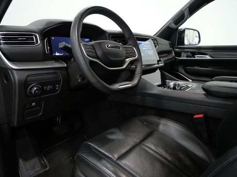 Used 2024 Jeep Wagoneer Series III AWD/4WD image 10