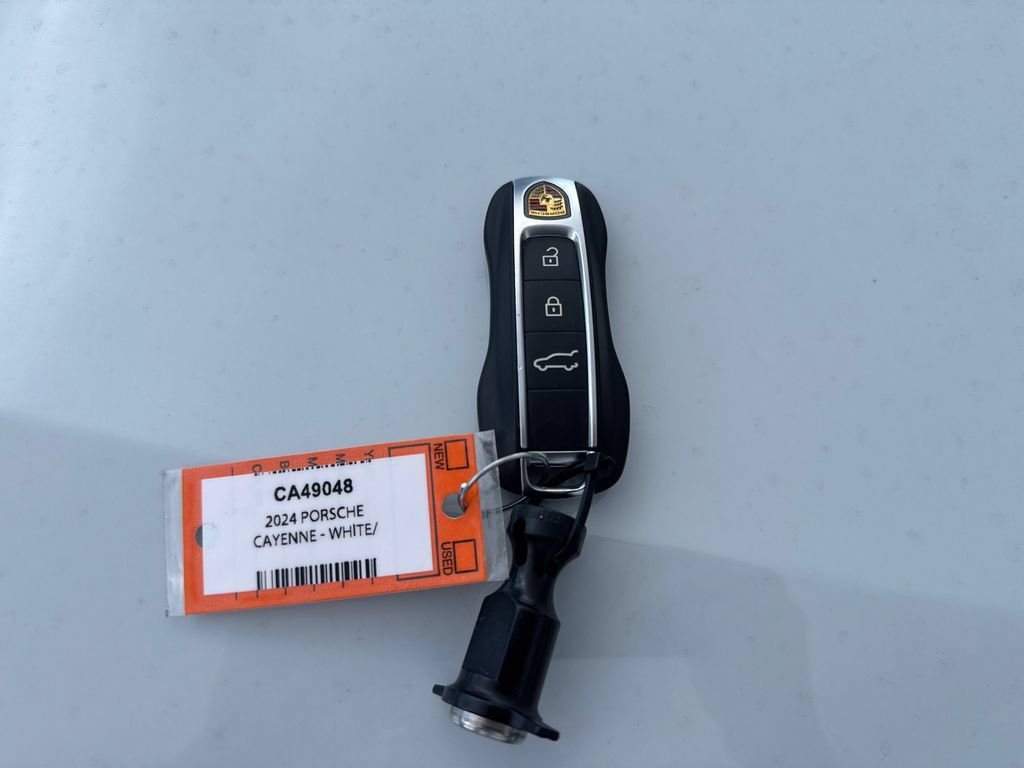 Used 2024 Porsche Cayenne Coupe AWD/4WD image 27