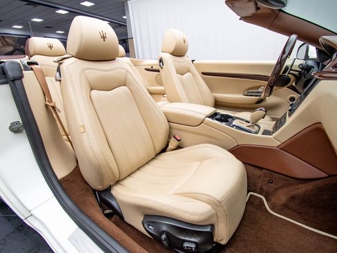 Used 2013 Maserati GranTurismo Sport RWD image 22