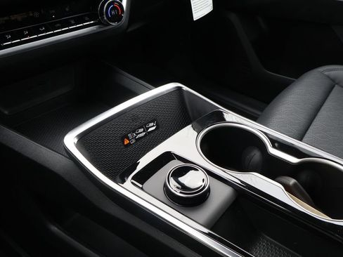 New 2026 Chevrolet Equinox LT w/ Convenience Package II image 32