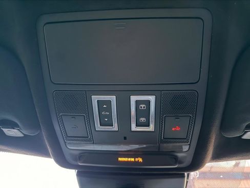 Used 2016 Jaguar XF S image 14