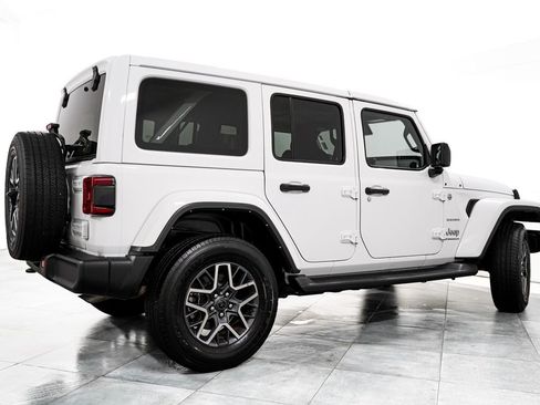 Used 2024 Jeep Wrangler Unlimited Sahara AWD/4WD image 7