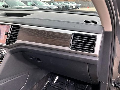 Used 2022 Volkswagen Atlas SE w/ Black Wheel Package image 27