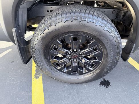 Used 2022 Nissan Frontier PRO-4X image 12