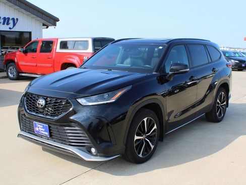 Used 2022 Toyota Highlander XSE image 1