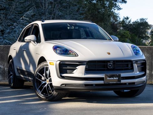 Certified 2024 Porsche Macan image 6