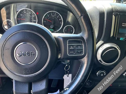 Used 2012 Jeep Wrangler Unlimited Rubicon w/ Connectivity Group AWD/4WD image 17