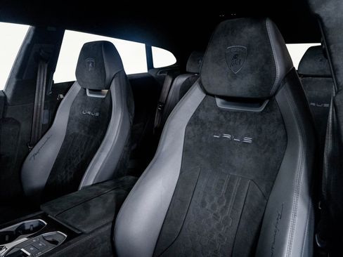 Used 2023 Lamborghini Urus Performante image 3