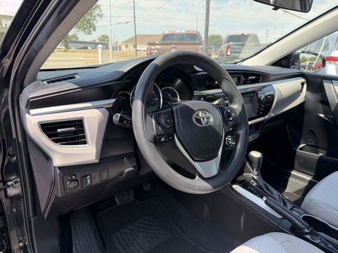 Used 2016 Toyota Corolla LE FWD image 9