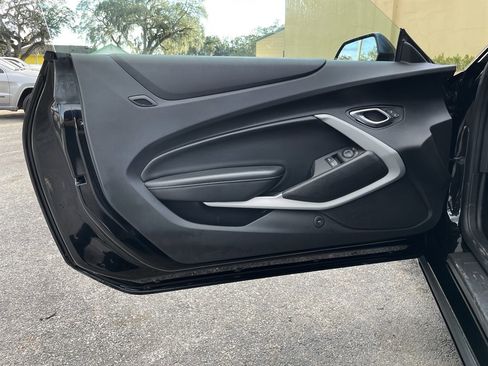 Used 2018 Chevrolet Camaro SS image 38