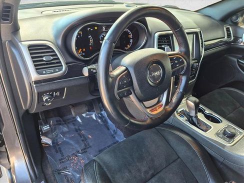 Used 2017 Jeep Grand Cherokee Trailhawk AWD/4WD image 10