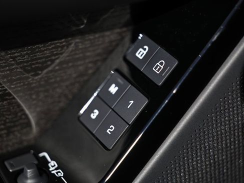 New 2026 Land Rover Range Rover Velar Dynamic SE image 22