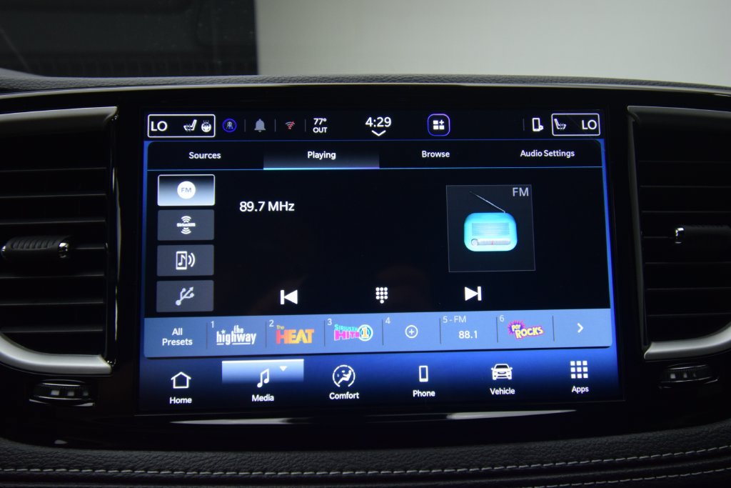 New 2027 Chrysler Pacifica Select AWD/4WD image 18