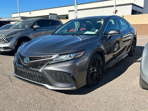 Used 2022 Toyota Camry XSE image 3