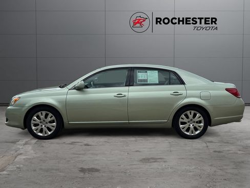 Used 2009 Toyota Avalon XLS FWD image 2