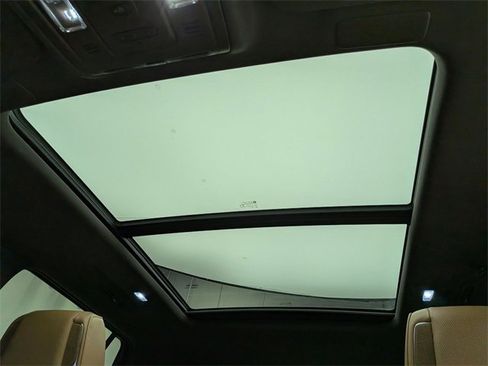 Certified 2022 Cadillac Escalade Premium Luxury w/ Performance Package image 20