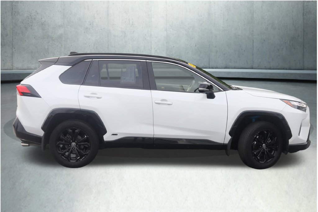 Used 2025 Toyota RAV4 XSE w/ Advanced Technology Package AWD/4WD image 27