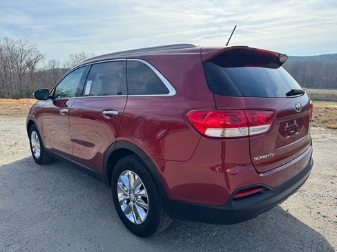 Used 2017 Kia Sorento LX image 5